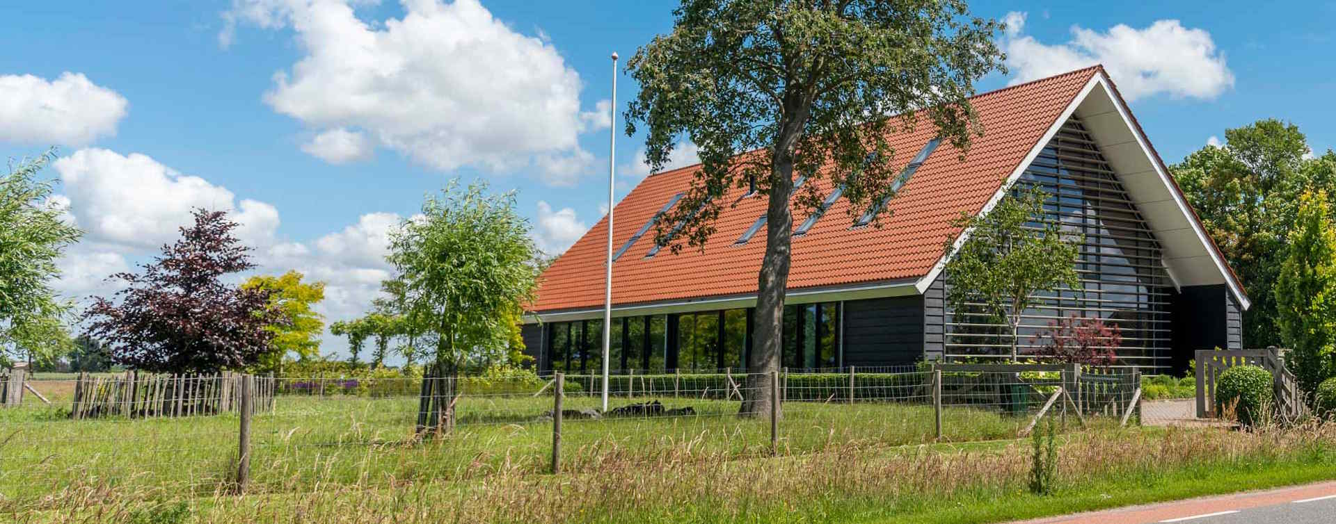 De omgeving van Assurantiekantoor Keijzerwaard B.V., RegioBank in Oudenhoorn